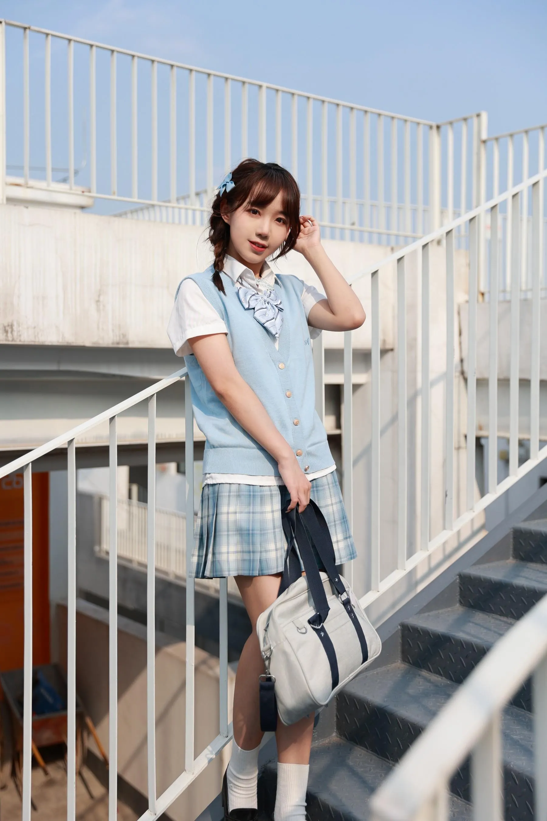 [艺图语] 2022.06.18 放学后 小树 [32P]插图